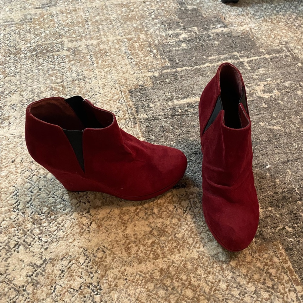 X-appeal Red Wedges